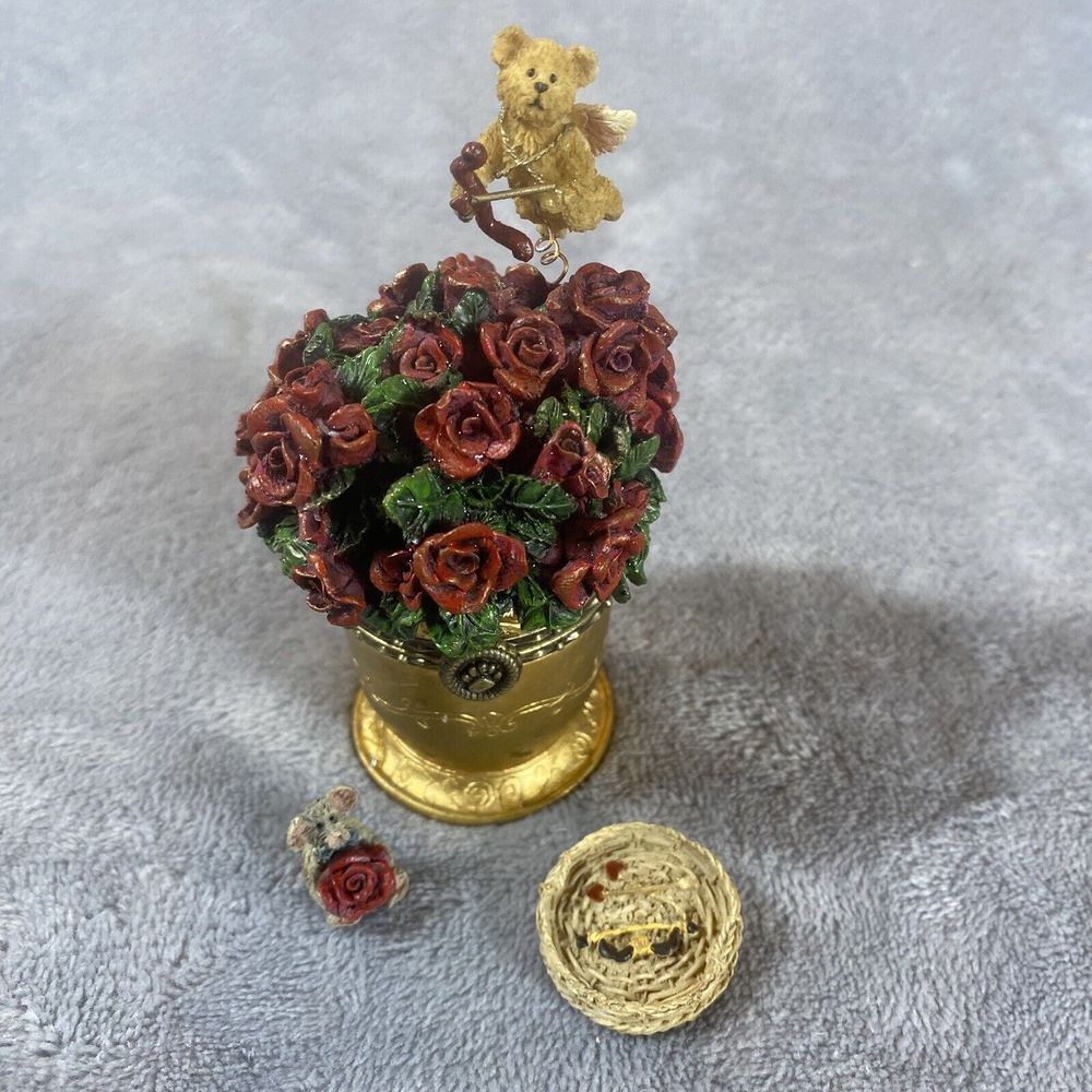 Boyd's Bears Cupids Bouquet w-Petals McNibble Roses Keepsake Box Valentines Gift